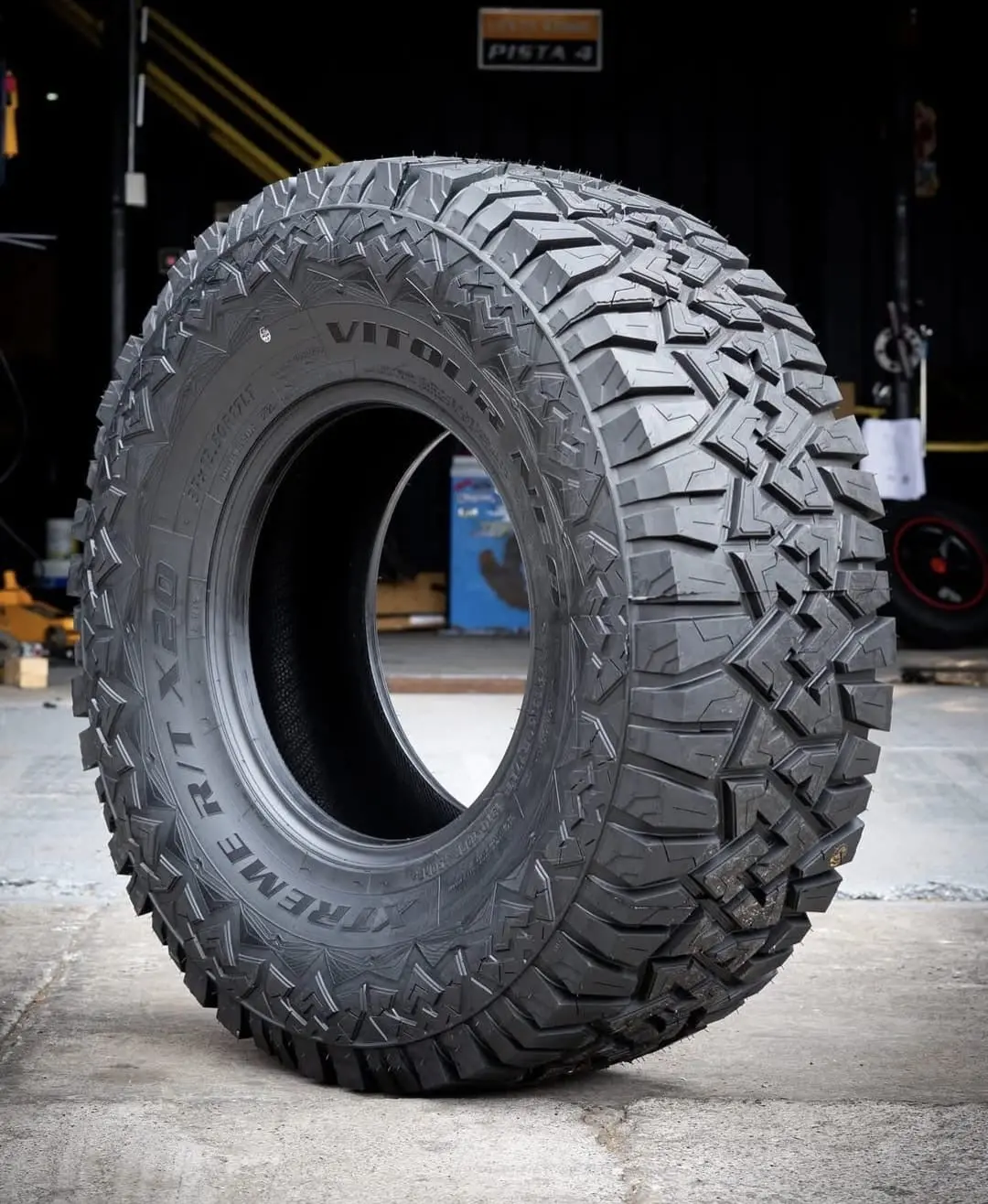 35X12.5 R17 R/T Vitour X20 1