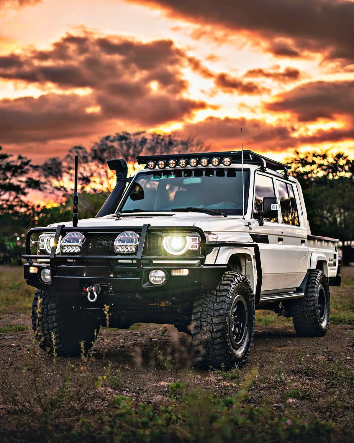 Toyota Landcruiser 79 2008-2023 Defender Style Led Headlights 1