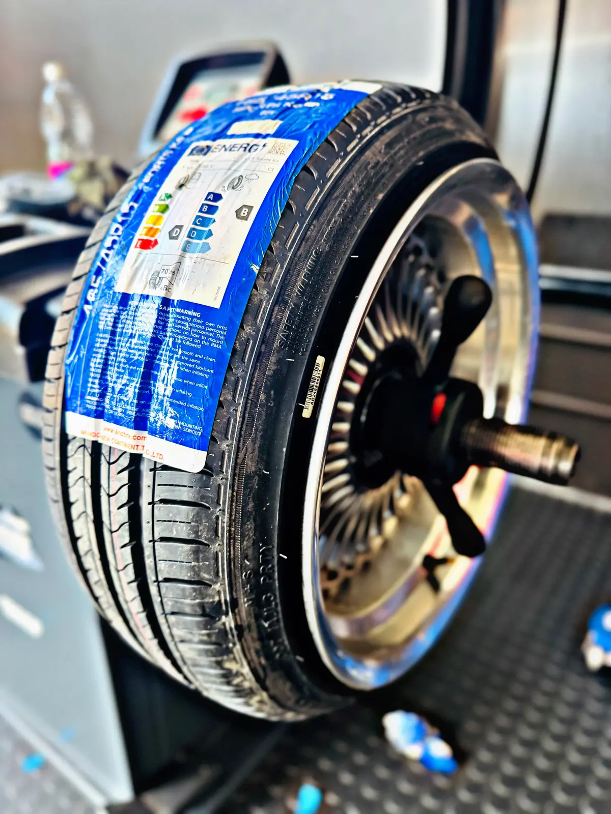 165/45/15 Comforser Stretch Tyre 1
