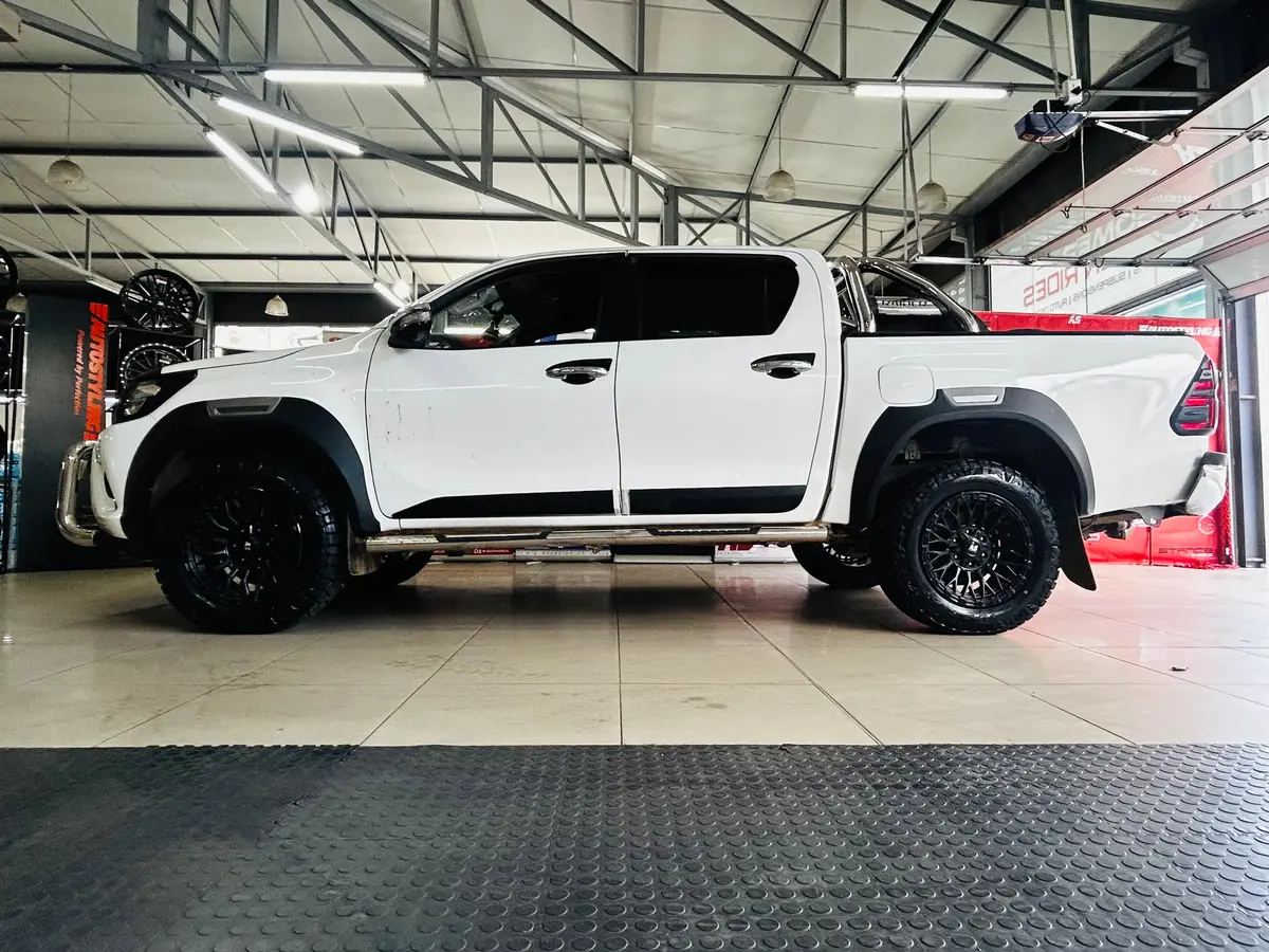 Toyota Hilux Revo 2016+ Side Body Cladding Blk 1