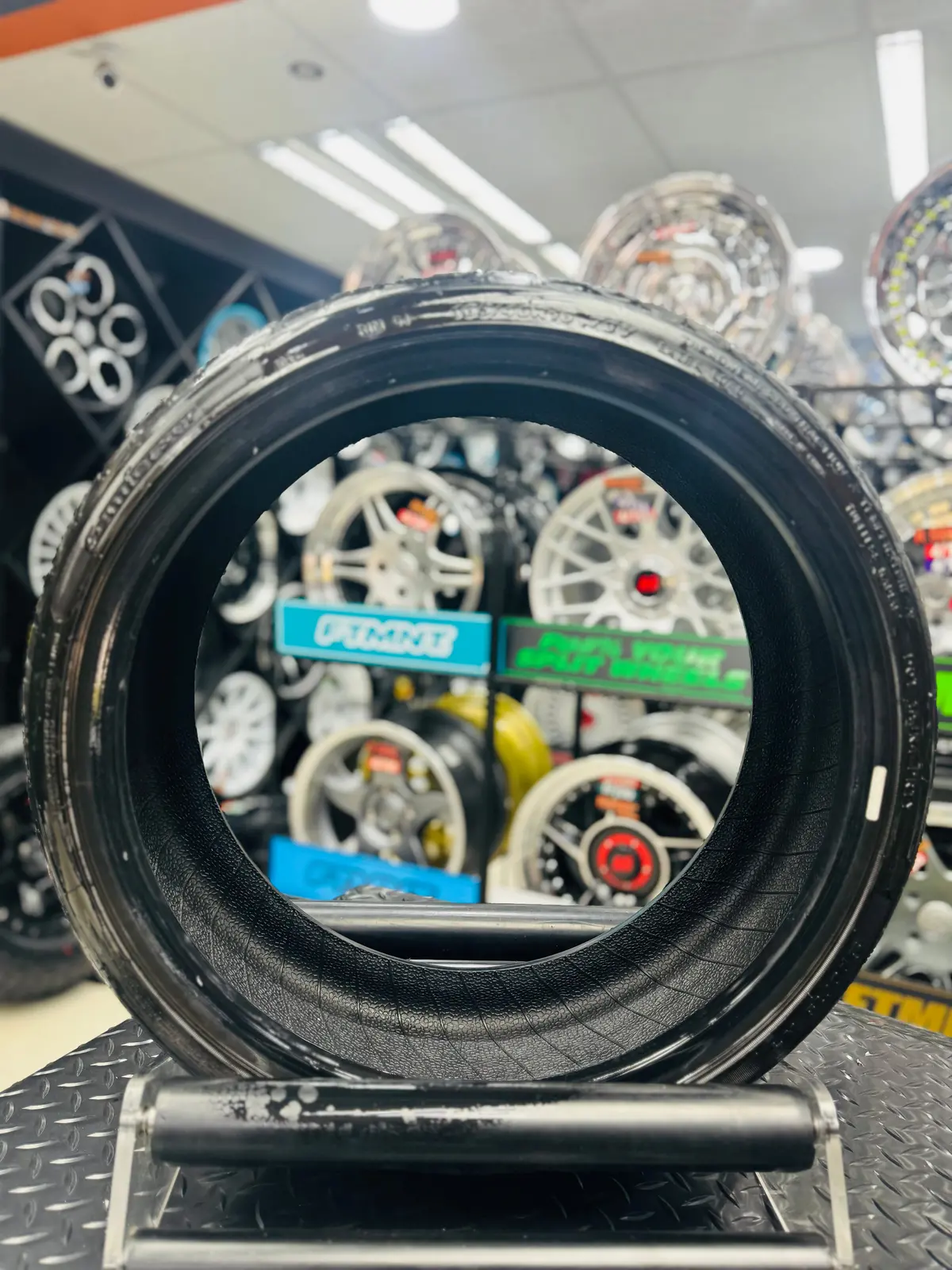 165/40/16 Comforser Tyre   (Used) 70% Tread 1
