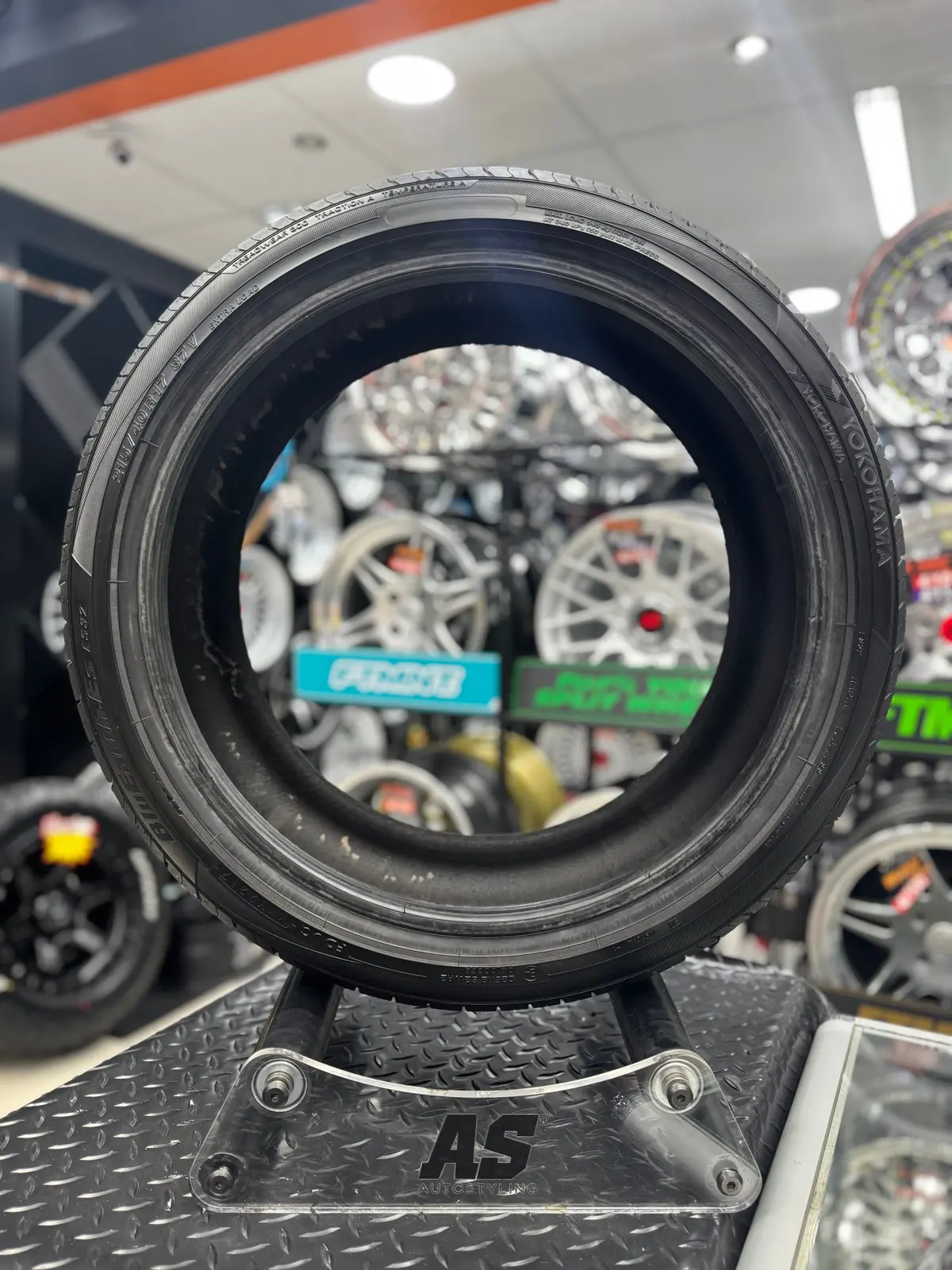 215/40/17 Yokohama Bluearth Tyre ( Used ) 80% Life 6 Mm Tread 1