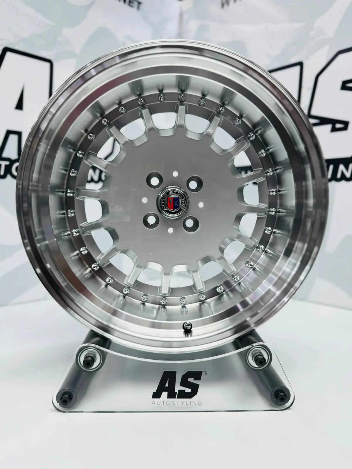 17” As- E30 Bottle Caps   8.5/10J 4/100  Silver 1