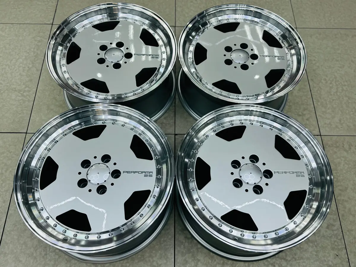 18” Amg Performa 5-112 8J All Round ( Shop Soiled Set Due To Slight Marks On 3X Lips ) Discounted By R5000 1