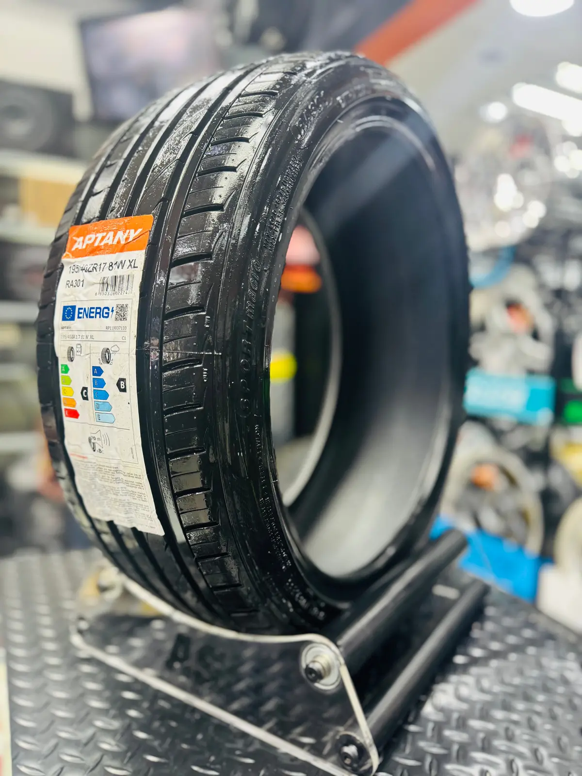 195/40/17 Aptany Tyre 1