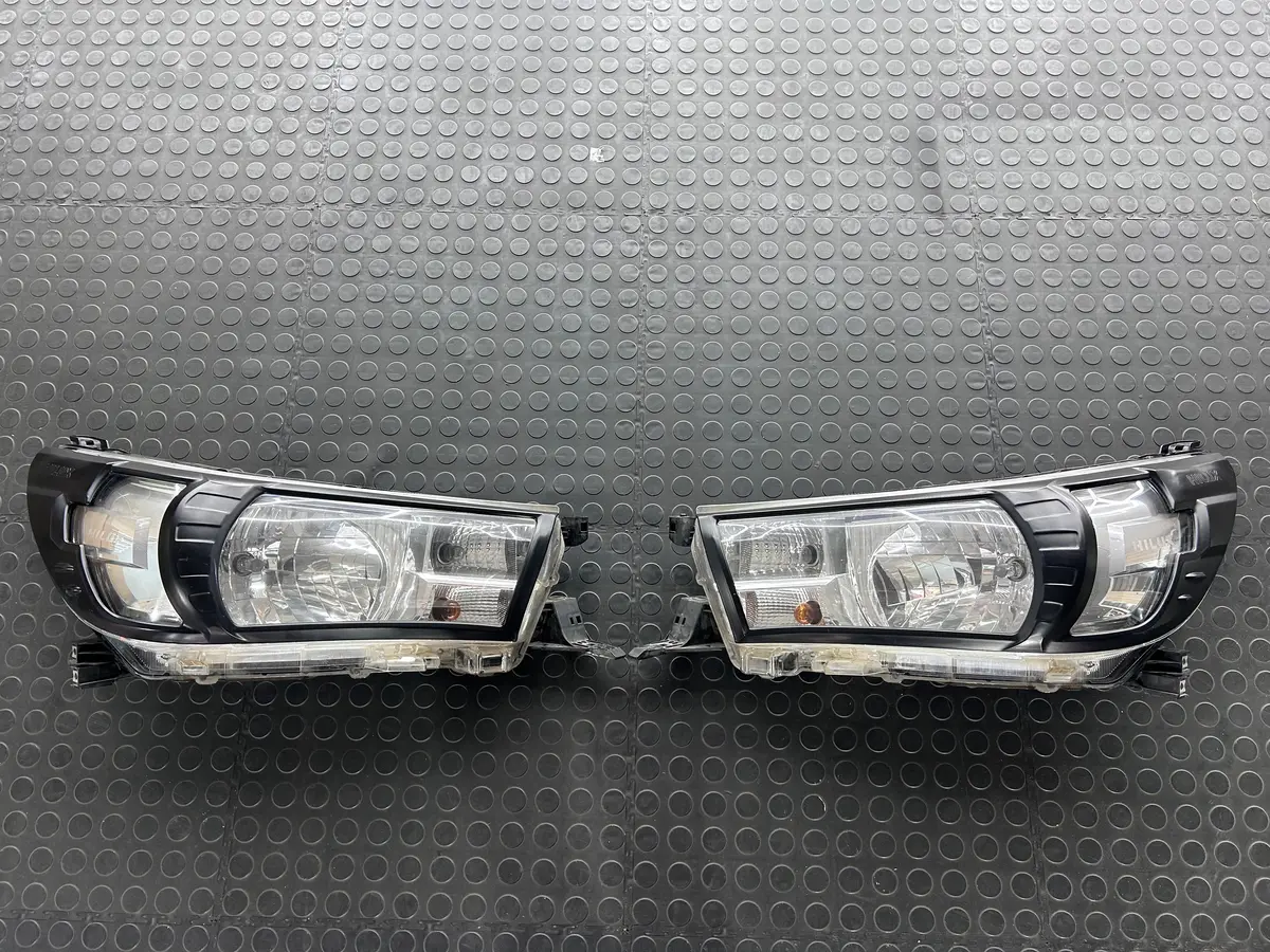 Toyota Hilux 2016+ Gd6 Oem Headlights Preowned 1