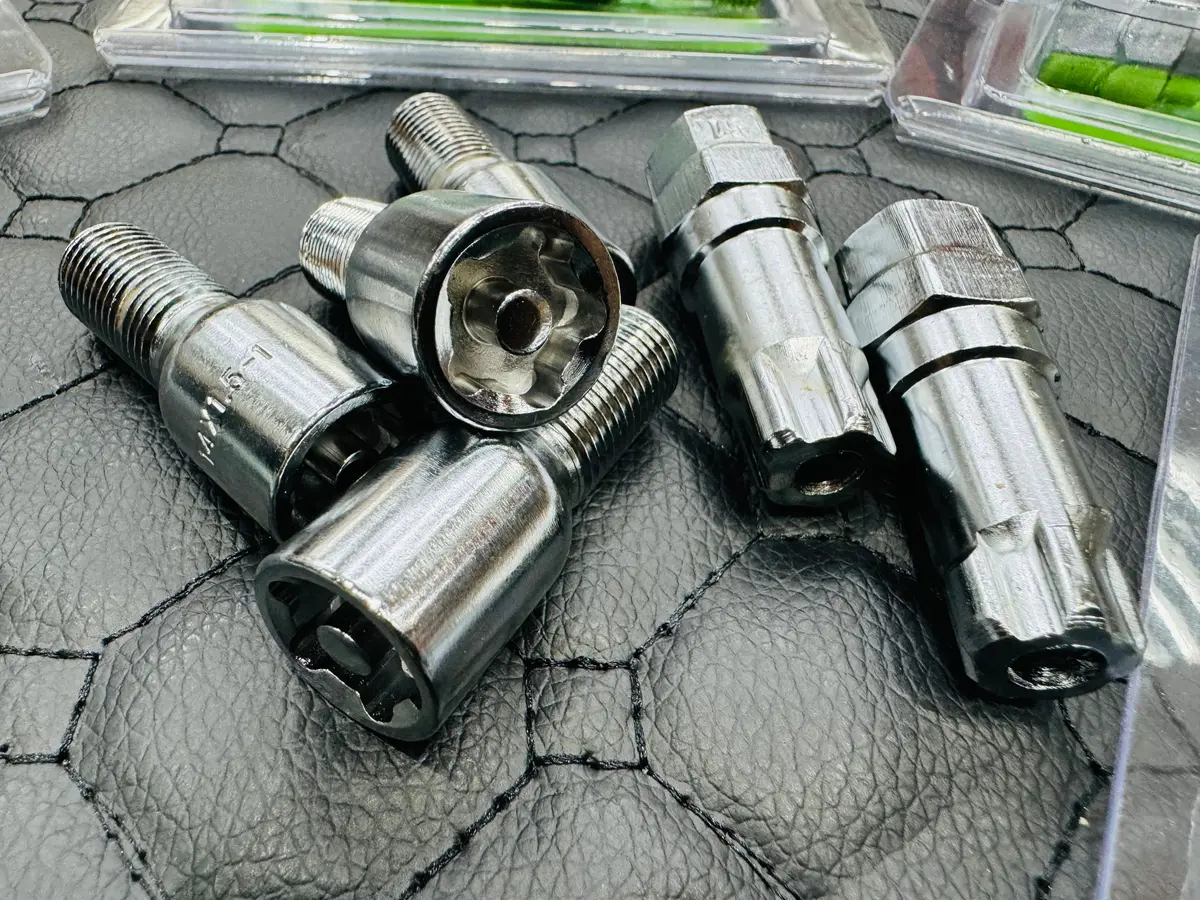 Mem Lock Bolts 14X1.5Mm Chrome (4+2) 1