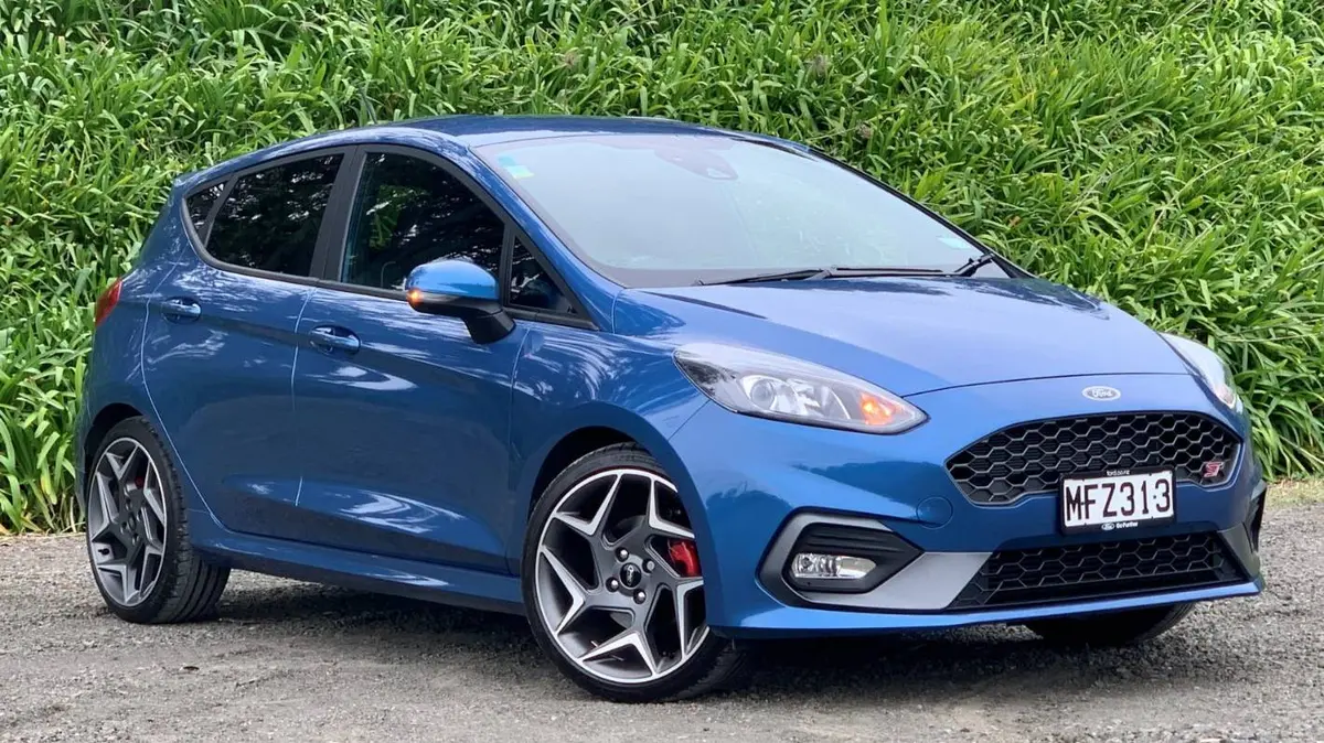 St Fiesta Style   Rims  4/108 Gloss Blk Machine Face 1