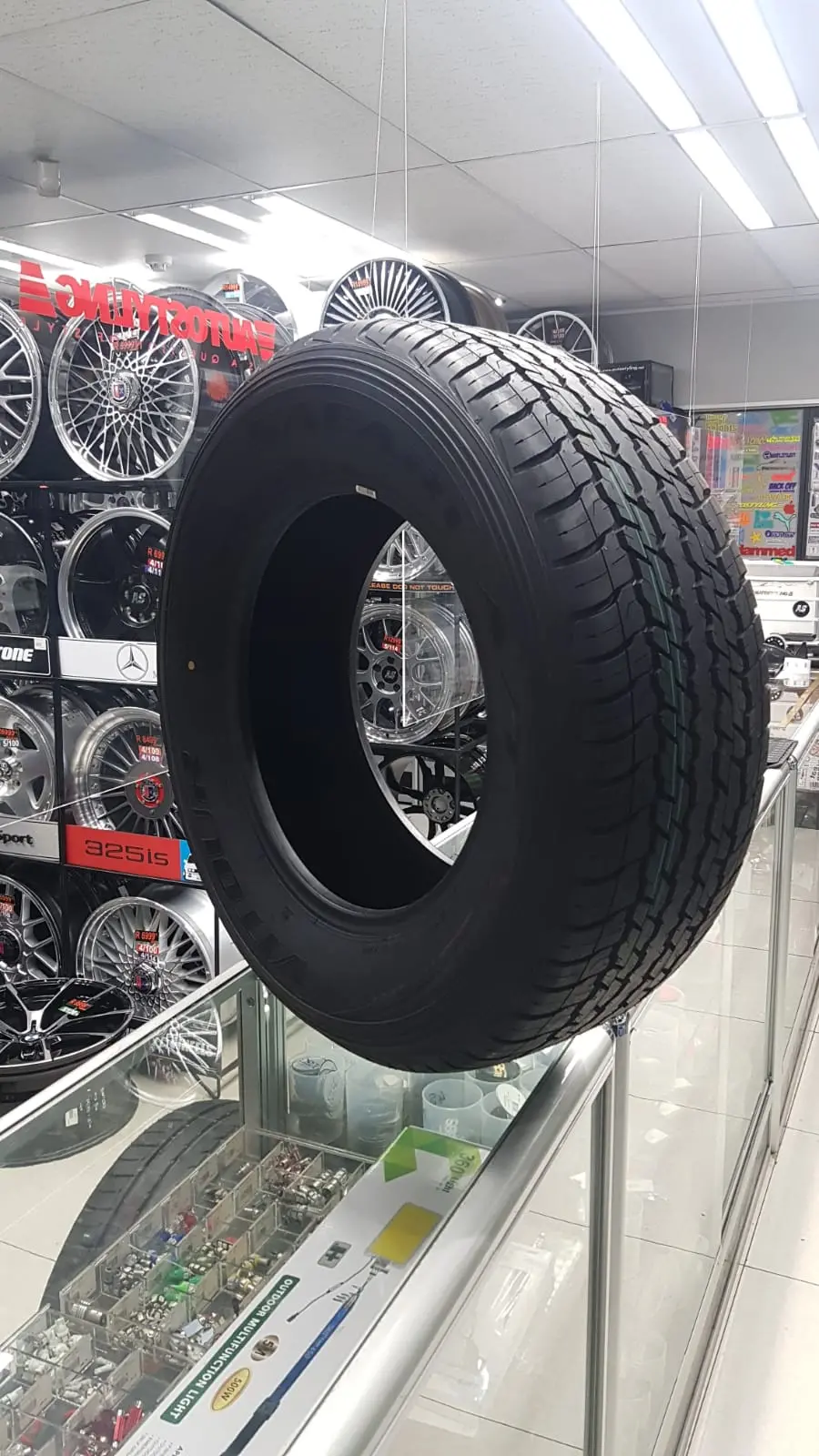 265/65/17 Vitour Safari A/T Tyre 1