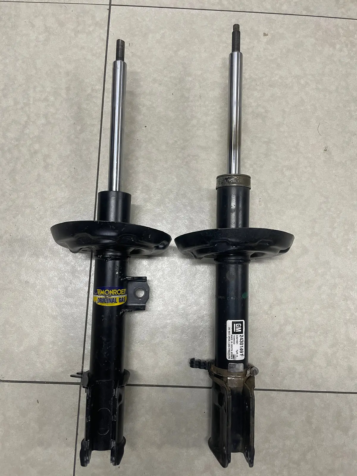 Corsa / Chev Ute Used Front Shocks 1