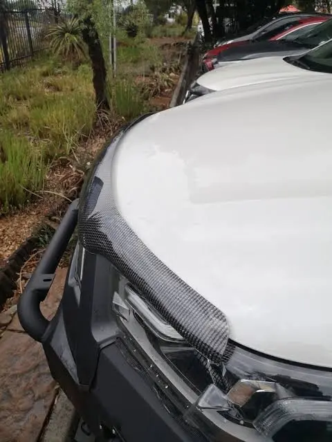 Bonnet Guard Carbon Hilux 2020+ 1