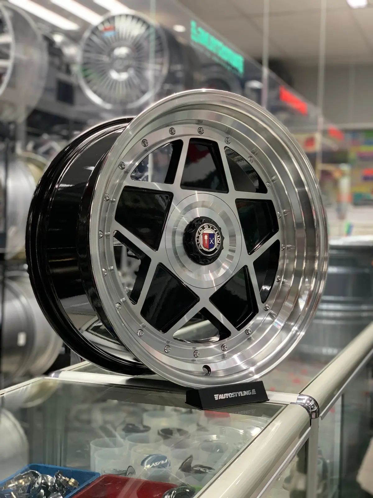 17” As-Modena Silver And Black 1