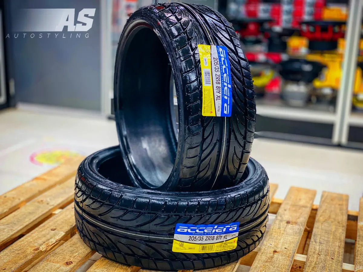 205/35/18 Accelera Tyre 1