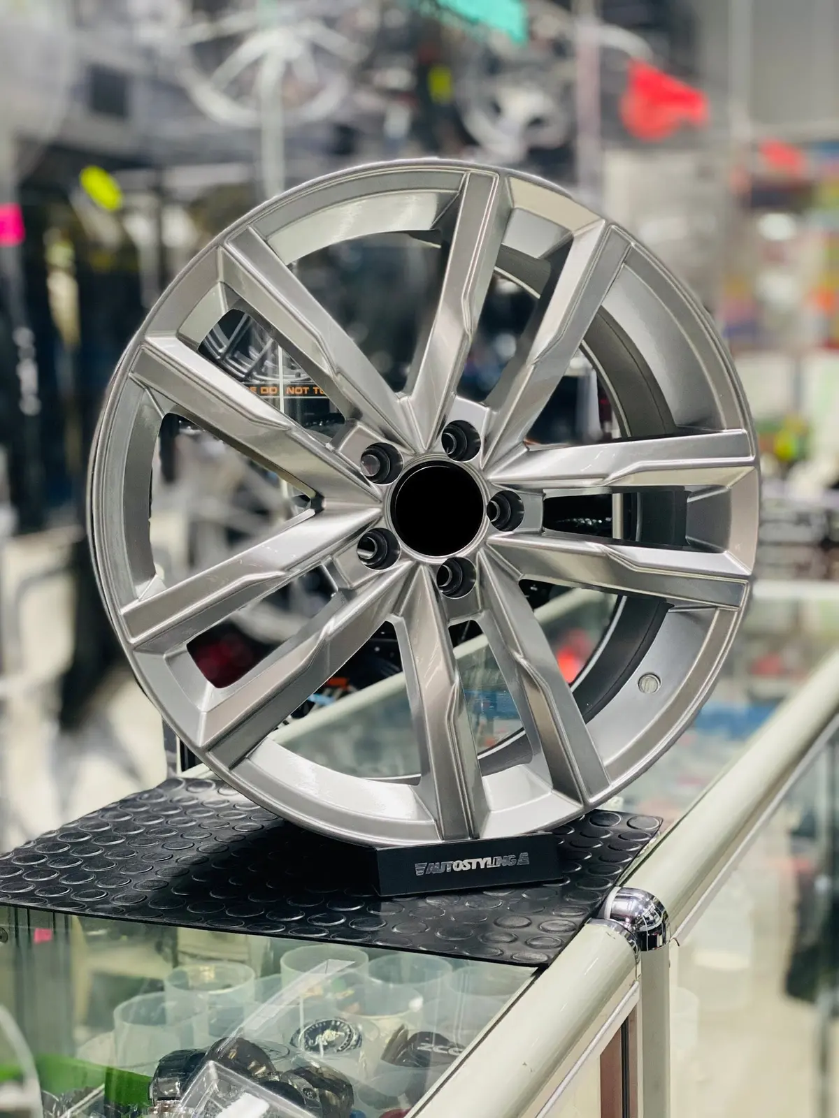 17” As- Av32 5/100 Hyper Silver 1