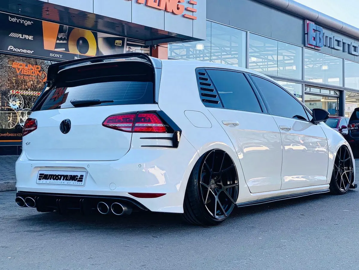 Vw Mk7 & Mk7.5 Rear Window Louver 1