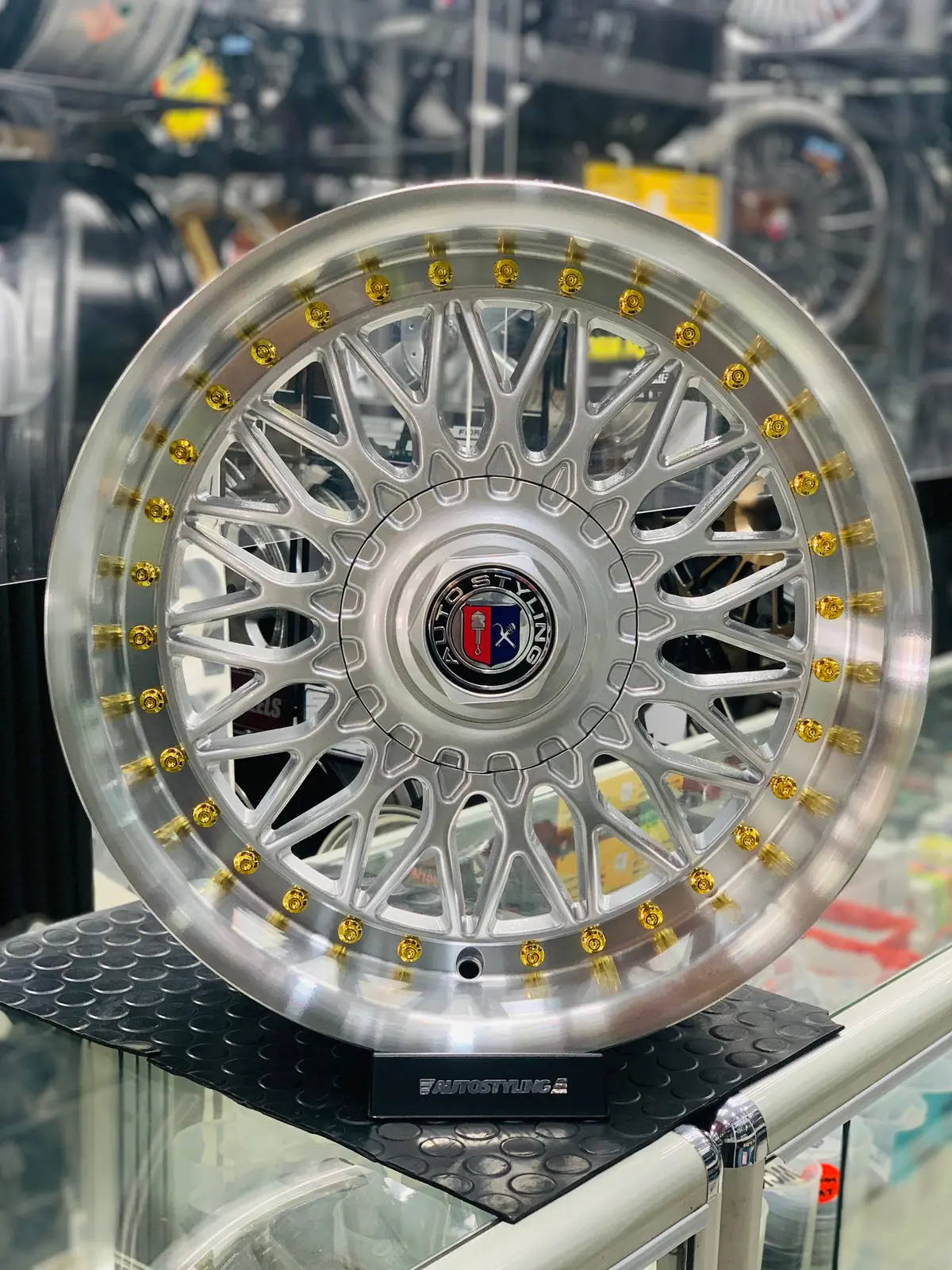 17” As-Scorpion Gold Stud 1