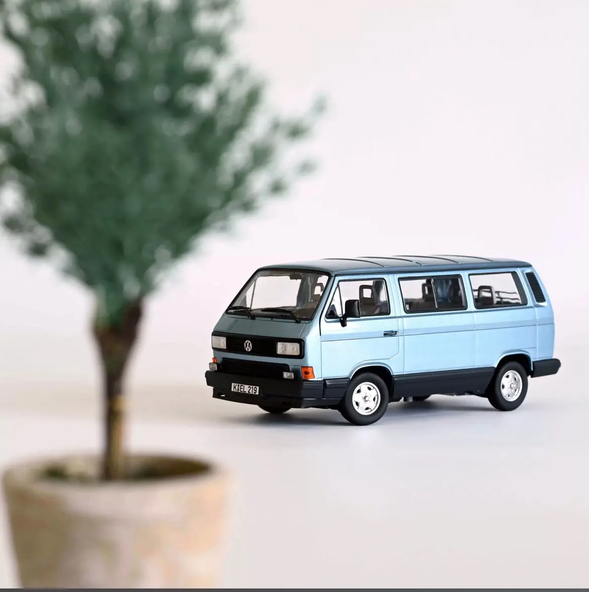 Norev 1:18 Scale Model Car Vw T3 Caravelle 1