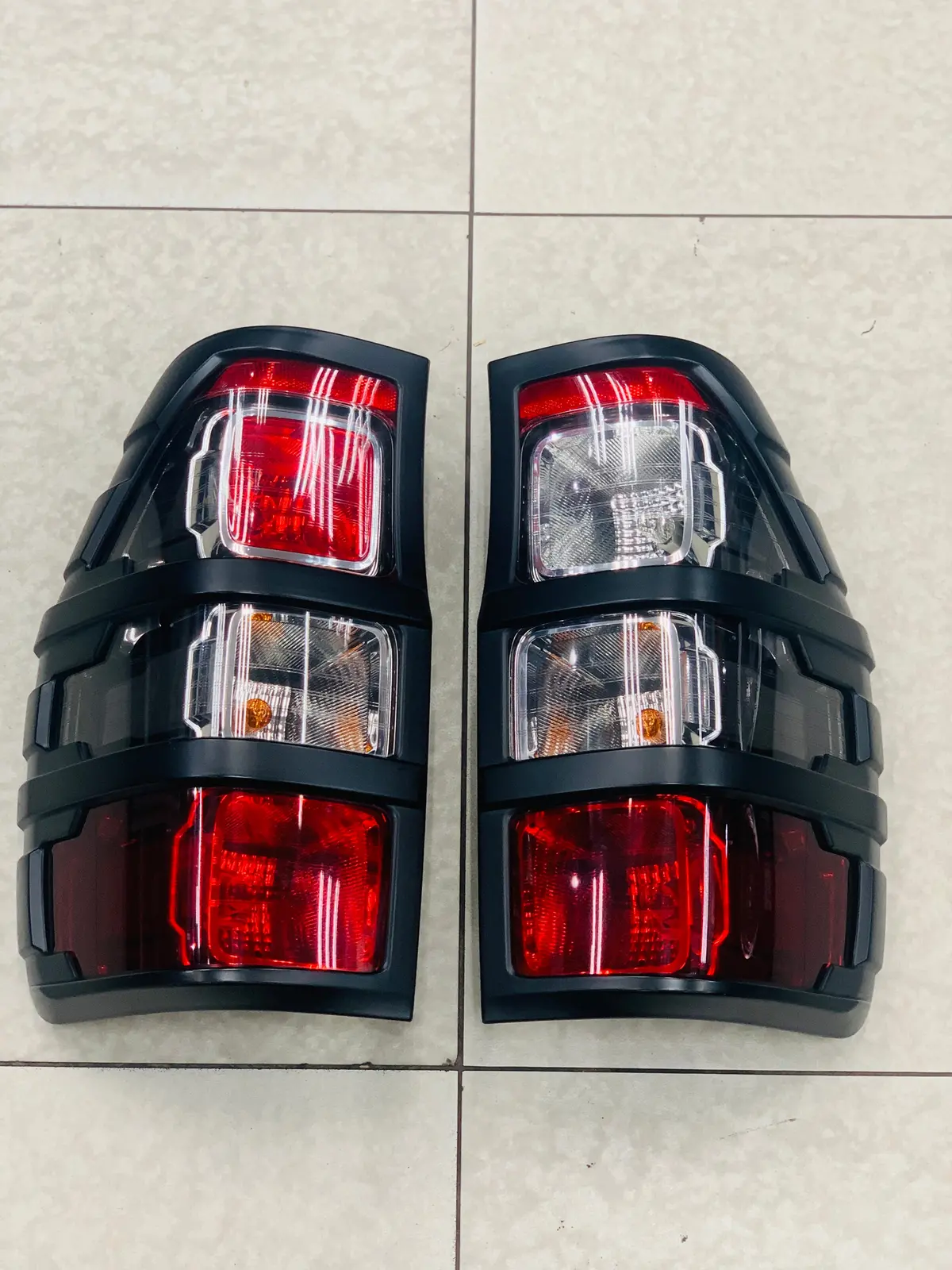 Ford Ranger Oem 2016 + Preowned Tailights 1