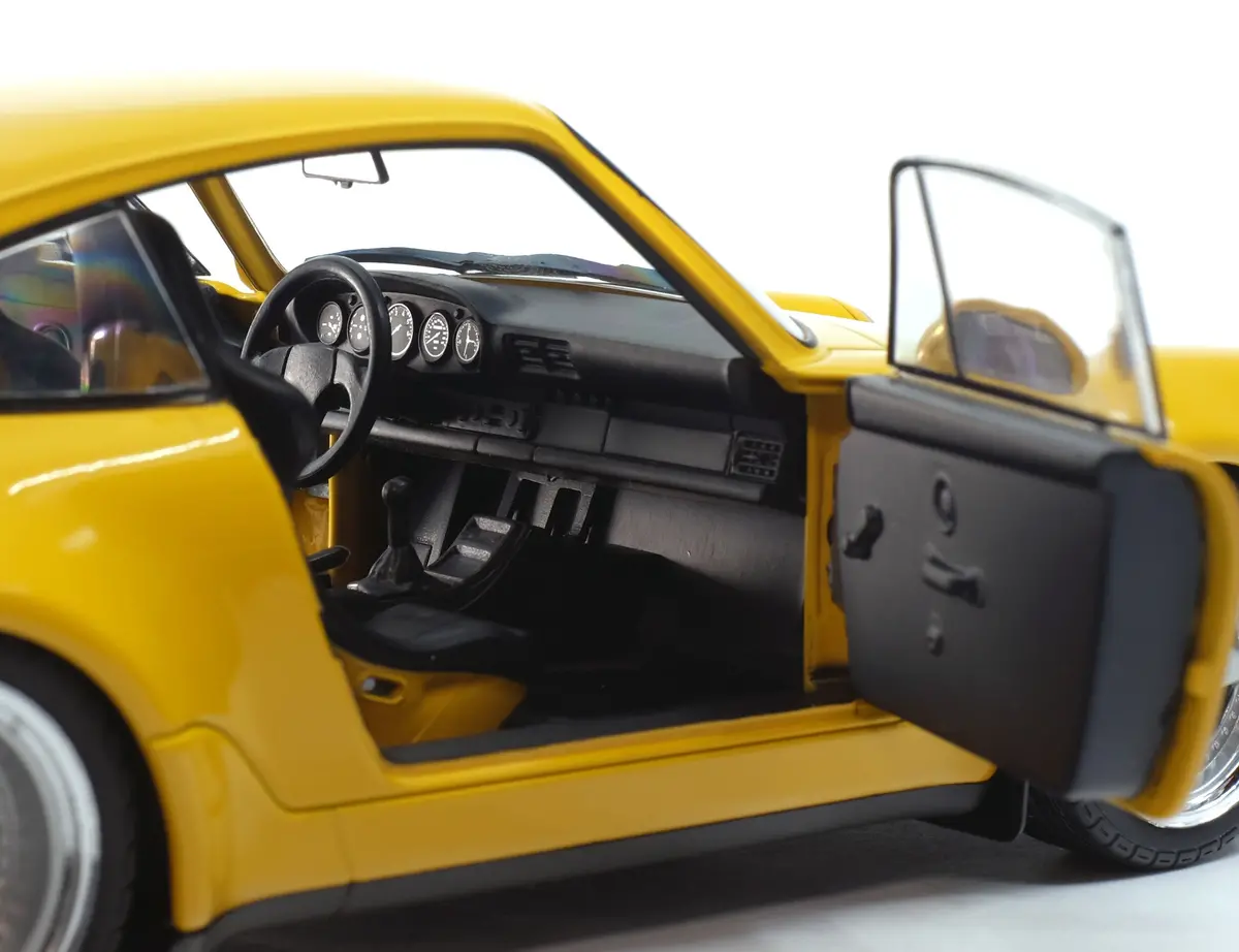 Solido 1:18 Scale Model Car Porsche 911/964 Rs3.8 1990 2