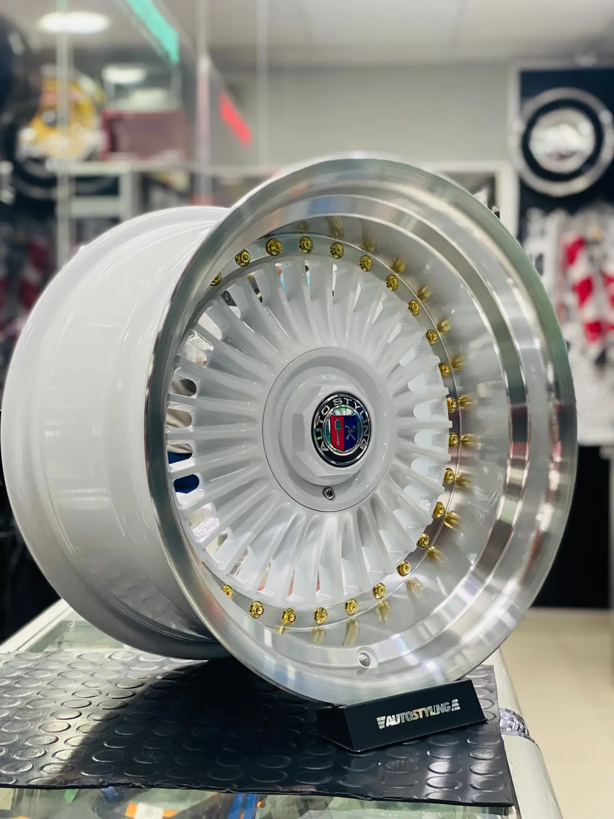 15” As Emitz White 1