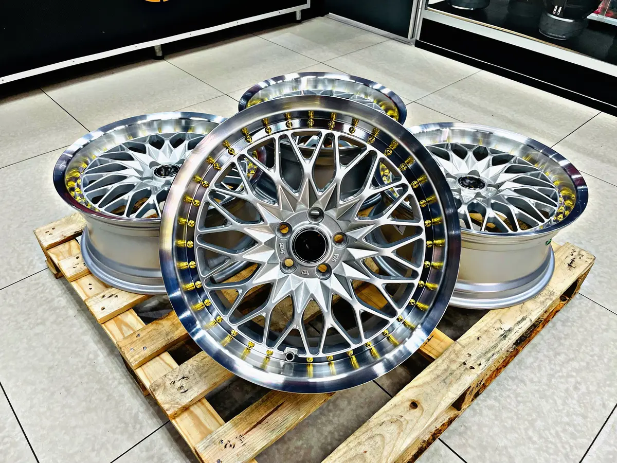 17" As- Vs 5/100 Silver Wheels 1